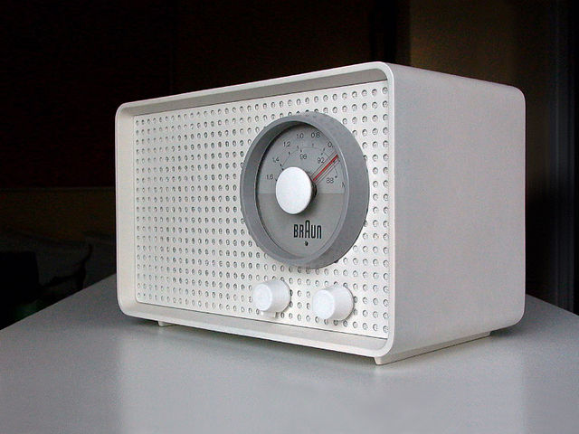 Photography of a very minimalist radio by Braun.