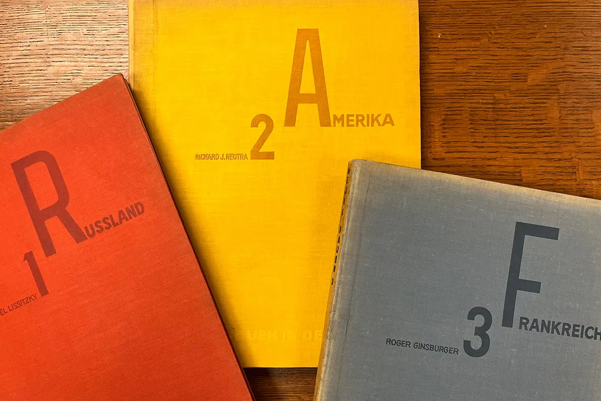 Three bookcovers: Russland in red, Amerika in yellow, and Frankreich in grey.