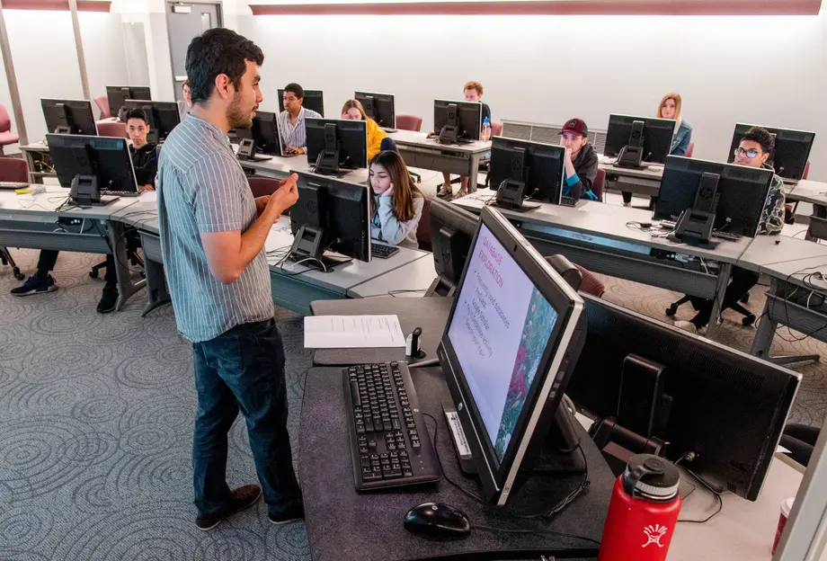 Librarian teaching students in a computing lab.