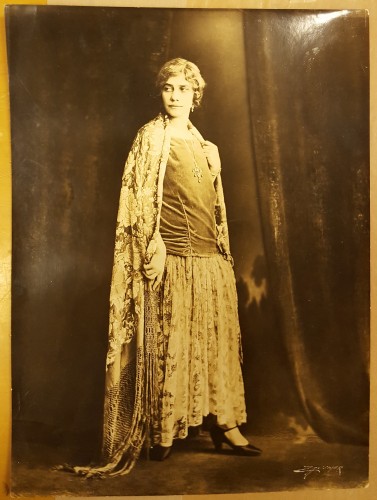 Full-body portrait photograph of Ellen Van Volkenburg in a long skirt and shawl. 