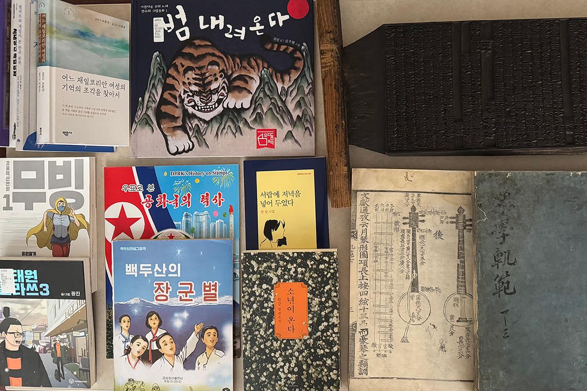 Display of books with Korean text.