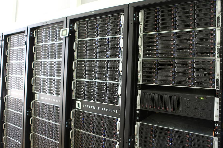 A wall of servers that say Internet Archive down the middle.